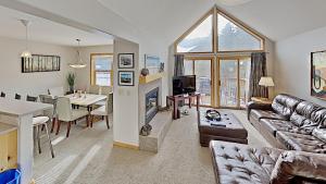 Two-Bedroom Apartment room in Snake River 31