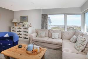 Ty Bychan- Sea Views- Pet Friendly-Secure Garden-4 Bed