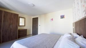 Cast Apartments