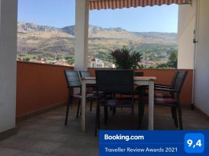 Modern Red & Blue Apartment