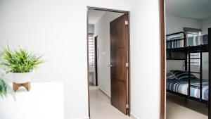 CASA FAMILIAR PARA 8 PERSONAS EN RESIDENCIAL SEGURO