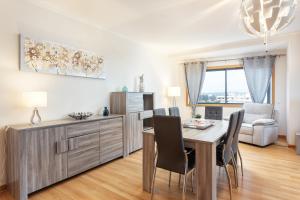 Privilege Apartment Galichet with Rooftop Pool, Village Marina - Olhão