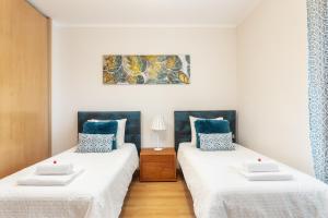 Privilege Apartment Galichet with Rooftop Pool, Village Marina - Olhão