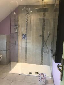 Maisons de vacances Les gites de SoleilMapou, grande maison pour 12-15 personnes avec jardin, petanque, baby foot, cheminee et barbecue : photos des chambres