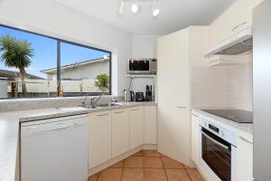 Bream Bay Bach - Ruakaka Holiday Home