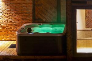 Novosiele Lifestyle Apartments - nad górską rzeką - Strefa relaksu sauna jacuzzi - Bieszczady
