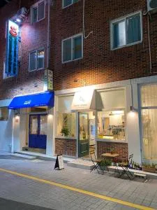 Dante House - Ch'oryang-jong