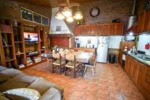 Casa en los troncos Parque Primavesi.