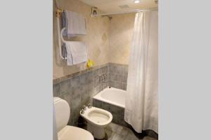 Casa en los troncos Parque Primavesi.