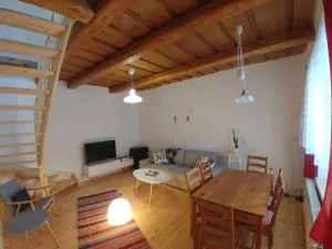 POD CHOČOM - Madočany