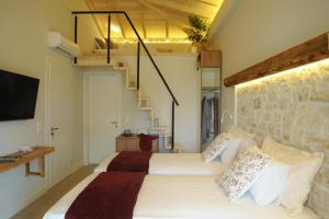 Villa Estia - private jacuzzi next to the beach