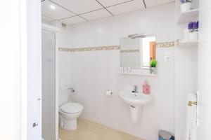 Studio Apartment with Sea View room in Apartamentos Deauville