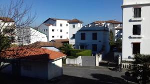 Appartements studio ideal couple 2 enfants, bien situe, calme : photos des chambres