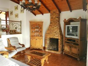 CASA CAMPESTRE frente Acuarela -Mesa de los Santos