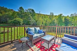 Cozy Apt w Hot Tub & Deck, 10 Mi to Stowe Resort!