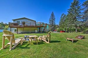 Cozy Apt w Hot Tub & Deck, 10 Mi to Stowe Resort!
