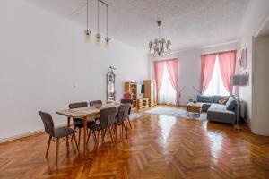 Mira Center Residence