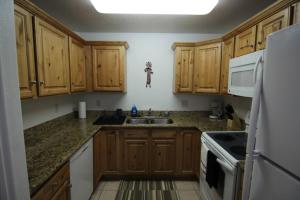 Three-Bedroom Apartment room in Red Rock Respite