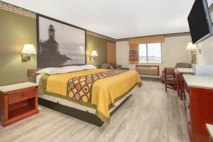 King Room - Disability Access - Non-Smoking room in Super 8 by Wyndham Bedford