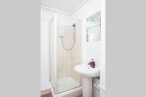 Brynglas Newport flat sleeps 8 - Mycityhaven