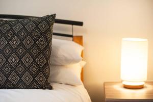 Brynglas Newport flat sleeps 8 - Mycityhaven