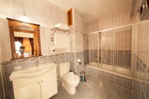 Triple Room room in Turquhouse Hotel