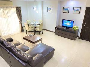 14 Place Sukhumvit Suites