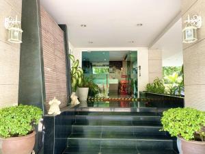 14 Place Sukhumvit Suites