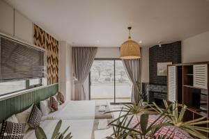 Phòng Gia Đình Loại Sang (Deluxe Family Room)