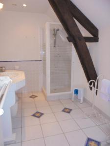 B&B / Chambres d'hotes LE CLOS DE LA ROSERAIE : Chambre Double - Vue sur Jardin