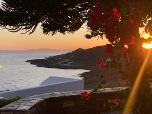 Maison Simone with private heated infinity pool & spectacular sea view Tinos Greece