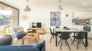 Appartements Le Lumineux avec Jacuzzi Privatif et parking prive : photos des chambres