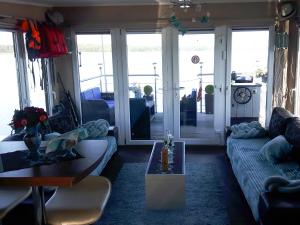 Houseboat Izabela