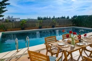 Villa Elissa with 3 bedrooms andpool and views close to Conil