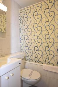 Executive Studio - Crown 12