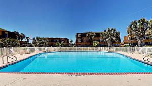 Two-Bedroom Apartment room in 63 Island Retreat Condo