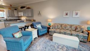 Two-Bedroom Apartment room in 41Ir: Beach Retreat Condo