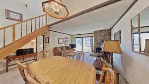 Comfortable Cozy 2 Bedroom Condo with Loft!