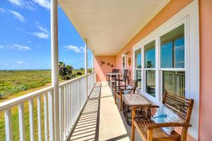 Two-Bedroom Apartment room in Island Retreat 157 condo