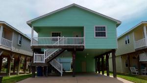 Three-Bedroom House room in Vixen's Villa home