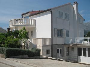 Apartments Ćenan