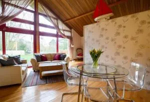 Surlingham Lodge Studio Large Family Cottage - 斯塔勒姆