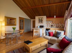 Surlingham Lodge Studio Large Family Cottage