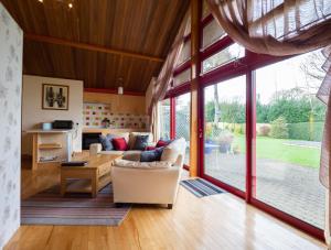 Surlingham Lodge Studio Large Family Cottage