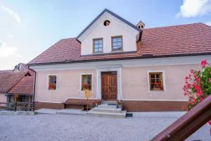 Notranjska hiša - traditional country house, close to the world attraction Cerknica lake - Topol pri Begunjah