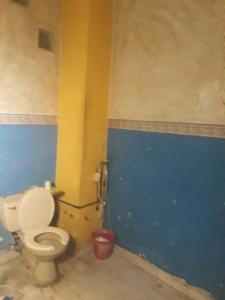 cuarto básico compartido