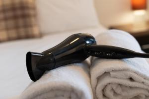 Contractor Base - TVs in Rooms - M4 Nearby