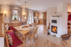 Three-Bedroom Apartment room in Ferienwohnungen im Rosengarten