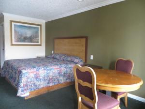 Deluxe King Room room in National Inn Garden Grove