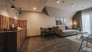 Lake Hill Apartments